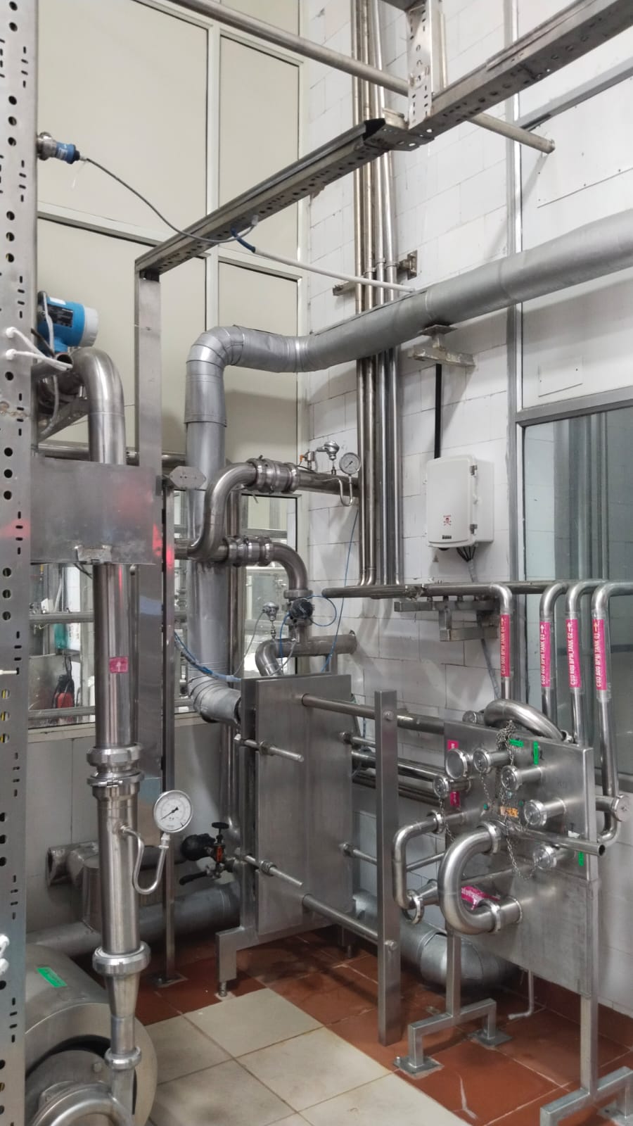 Plate heat exchanger piping